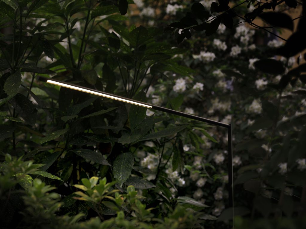 Bella: lampada a piantana per esterni e interni